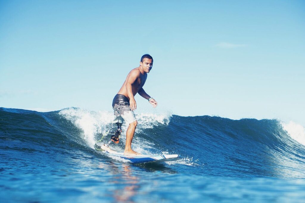El surf como terapia para la salud mental